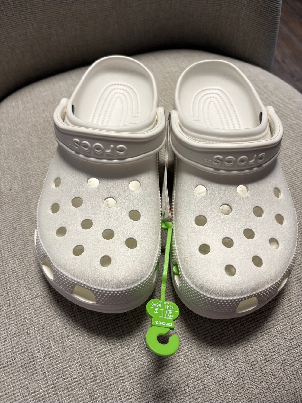 CROCS Classic Clog in White M 9/ W 11 - Picture 2 of 5